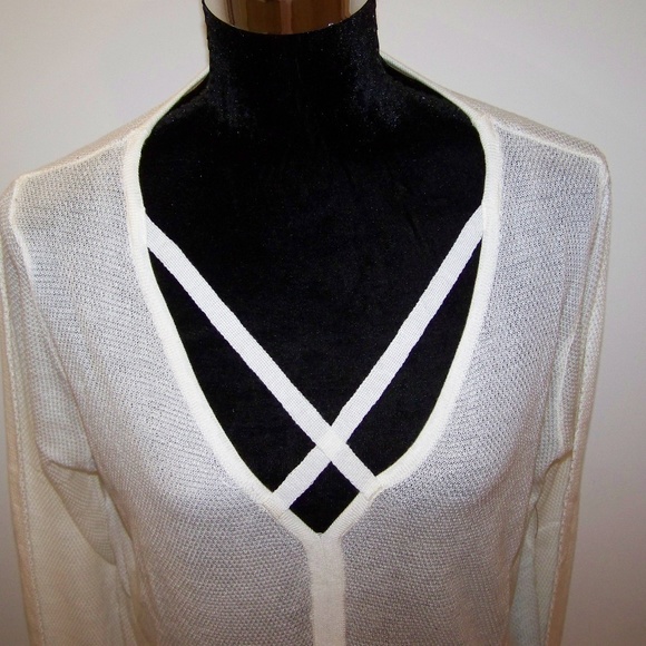 Thyme & Honey Sweaters Thyme Honey Lightweight Vneck Sweater Nwt